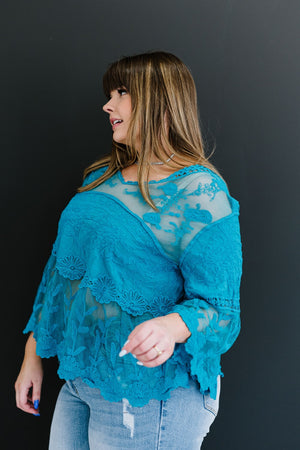 Davi & Dani Lace Oasis Full Size Run Top