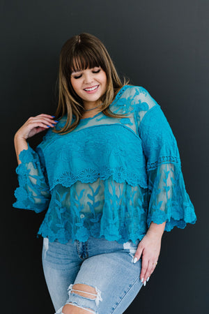 Davi & Dani Lace Oasis Full Size Run Top