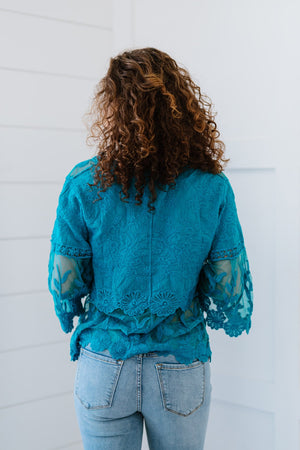 Davi & Dani Lace Oasis Full Size Run Top